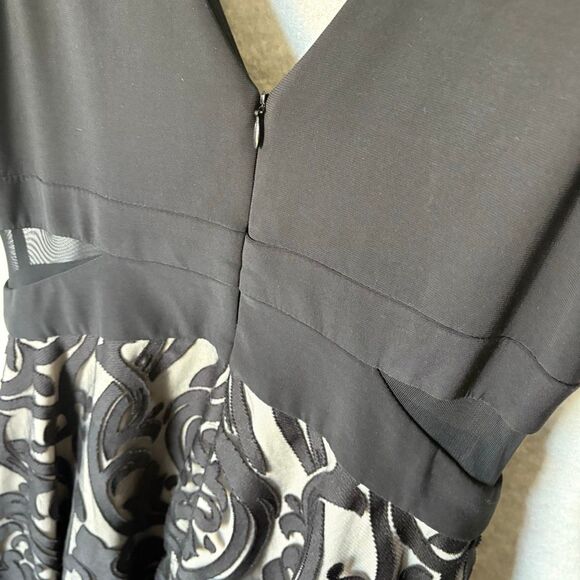 Avery G Black Mini Fit and Flare V-Neck Cocktail Dress Size 12 Party Holiday - Picture 5 of 7